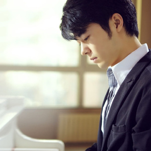 玖辛奈被❌c🐻黄扒衣服
